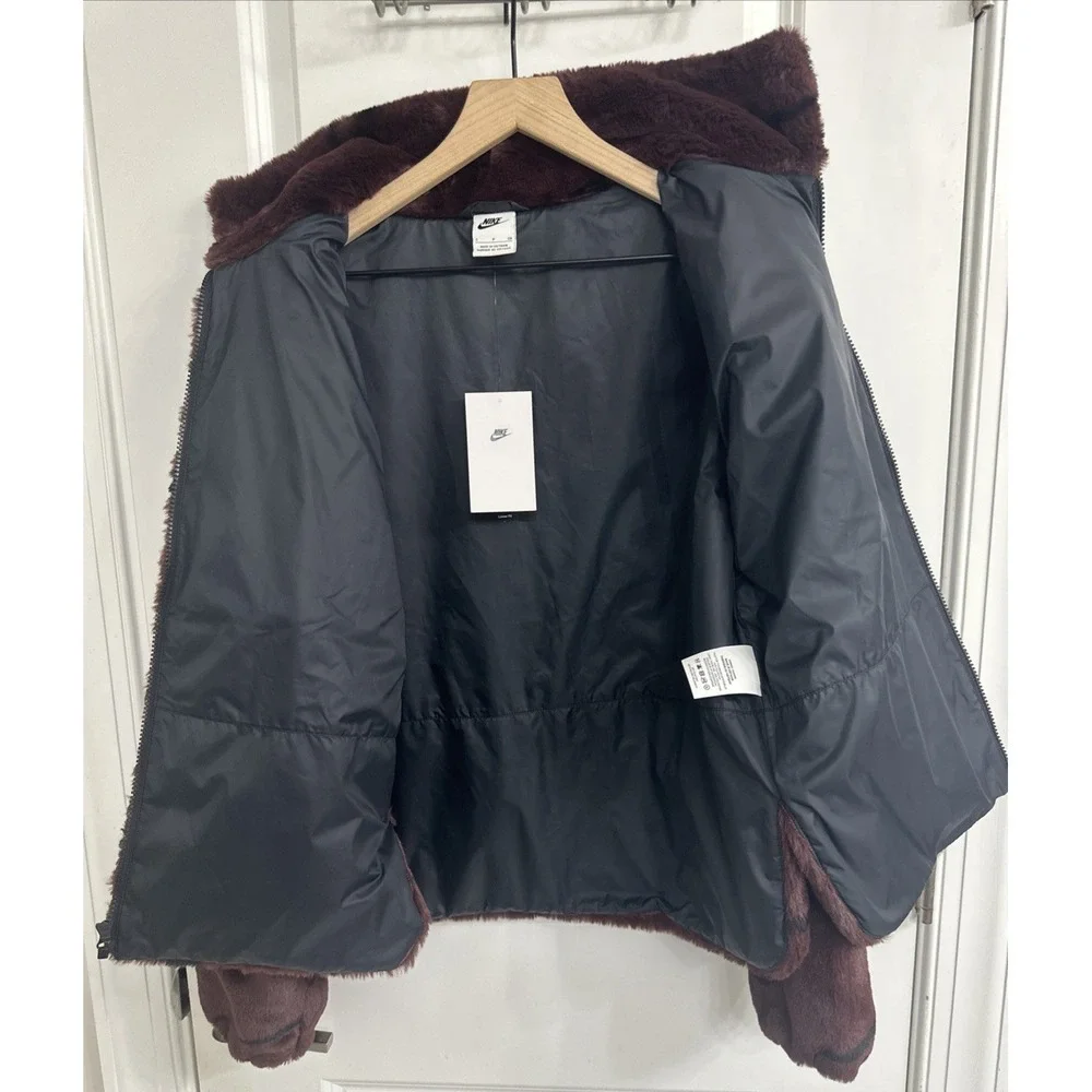 Nike Women Size Small Plush Printed Faux Fur Jacket‎ Burgundy Crush & Black
